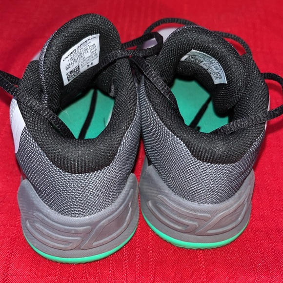 Kid’s Size 8 UNDER ARMOUR UA SC STEPH CURRY SHOES - Picture 4 of 8